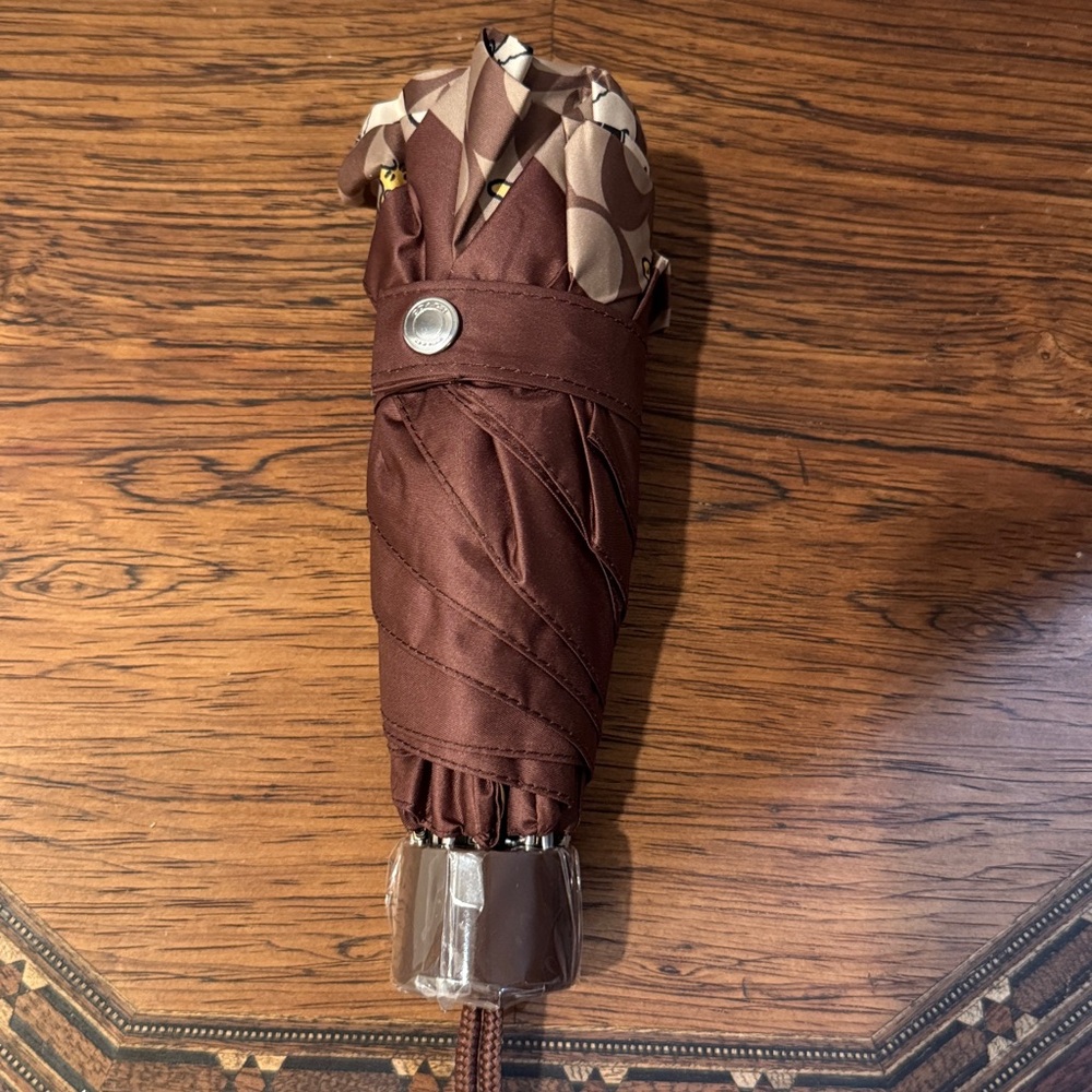 NWT Coach 2025 Snoopy Umbrella - Picture 5 of 9